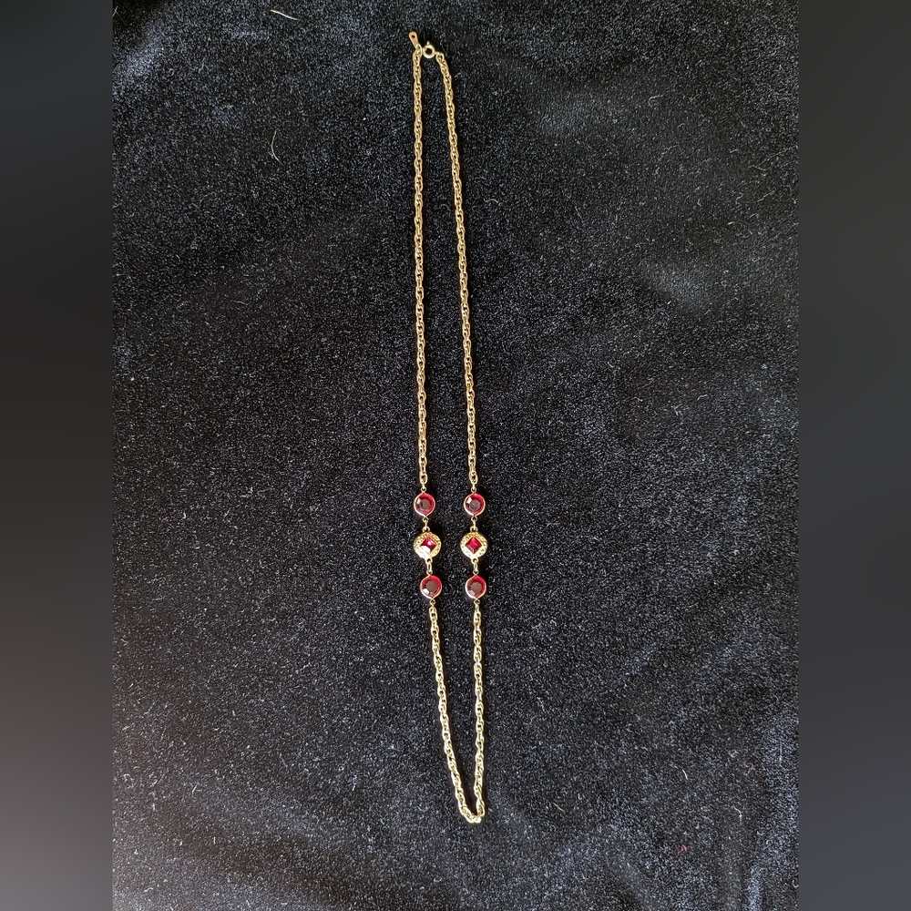 Vintage Necklace with Gold Tone and Red Stones - Picture 3 of 5